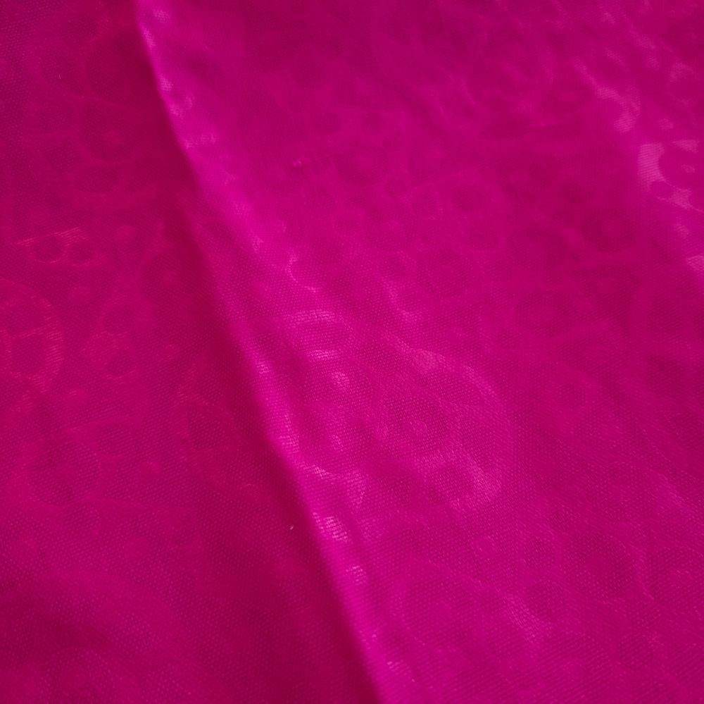 Stunning fuchsia kaftan (caftan) featuring intricate gold embroidery - Picture 9 of 11